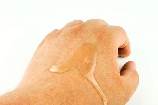 Tinh dầu vape dính vào da tay có gây nguy hiểm?