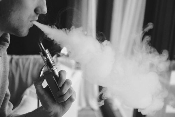 So sánh vape và shisha giống và khác nhau như thế nào?